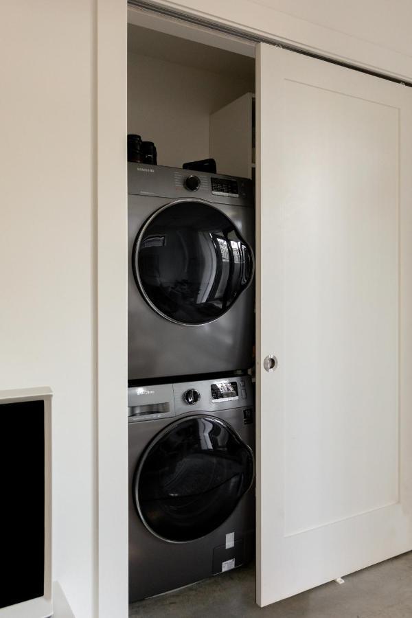 Welcome To Kinn Apartment - Lovely One Bedroom Vancouver Exterior foto